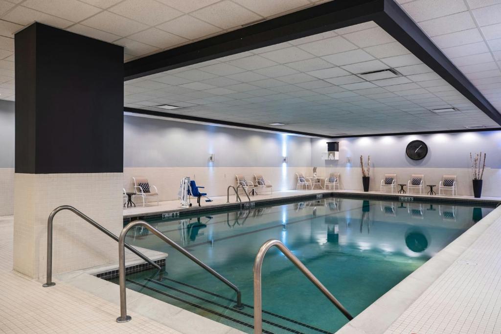 Renaissance Chicago O'Hare Suites Hotel photo 4