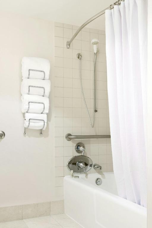 Renaissance Newark Airport Hotel photo 3
