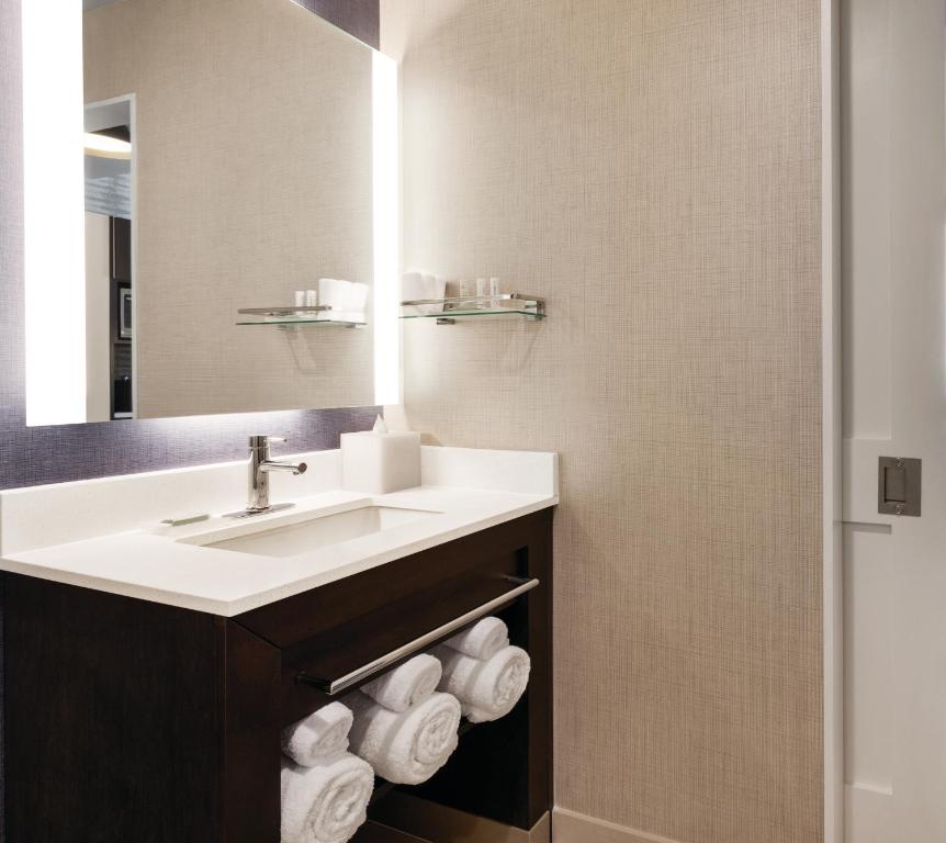 Residence Inn by Marriott New York JFK Airport photo 2