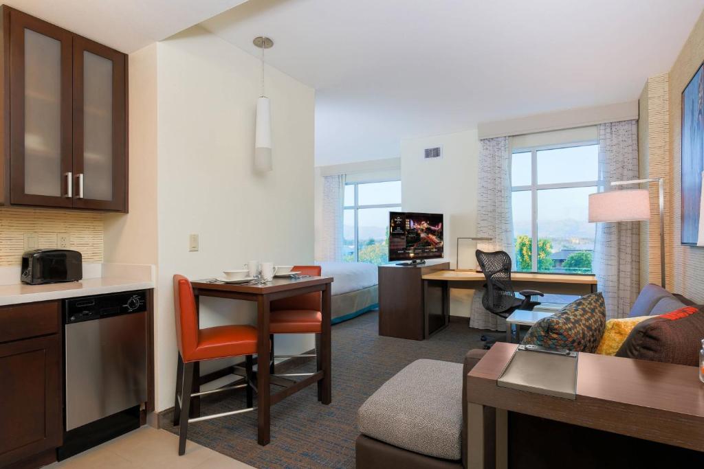 Residence Inn by Marriott San Jose Airport photo 4