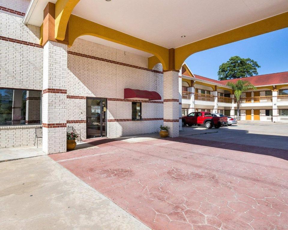 Rodeway Inn & Suites Humble IAH, photo 1