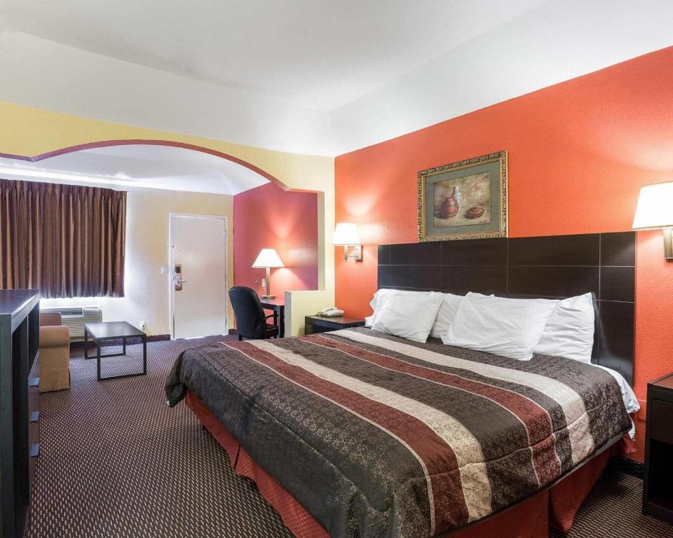 Rodeway Inn & Suites Humble IAH photo 2