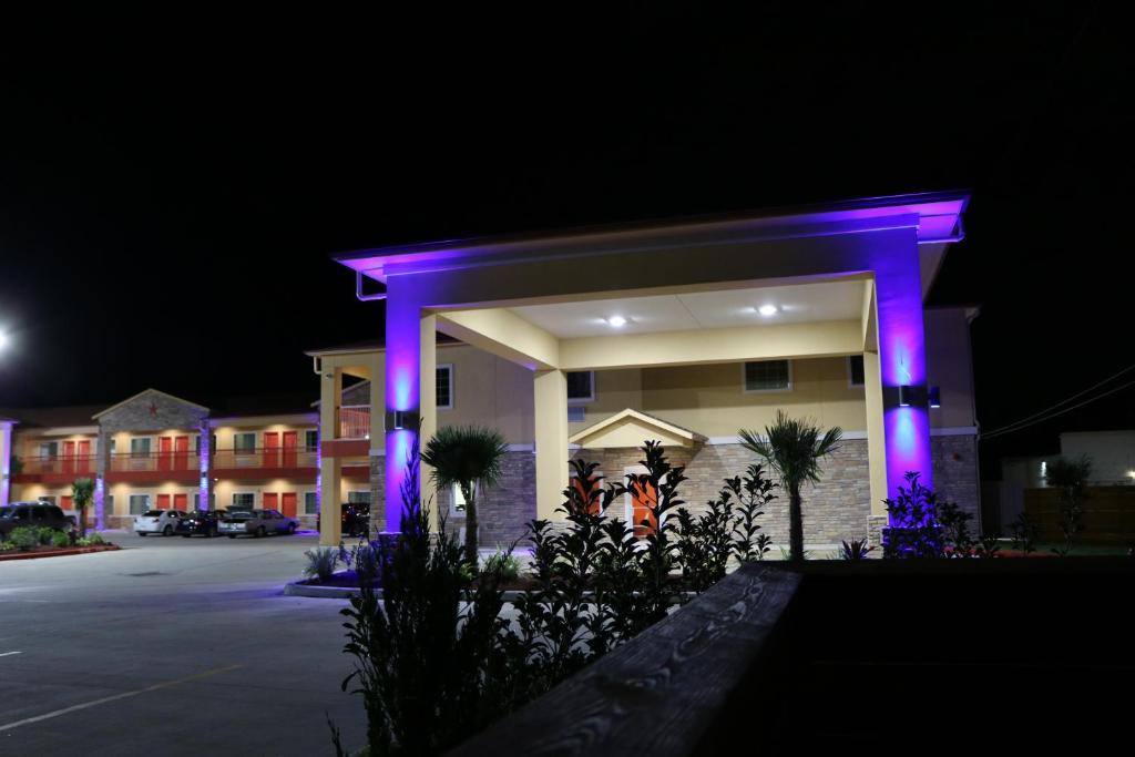 Scottish Inn & Suites - IAH Airport, photo 1