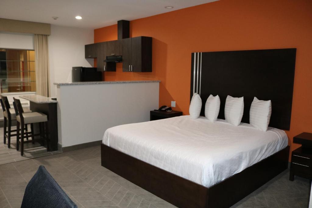 Scottish Inn & Suites - IAH Airport photo 4