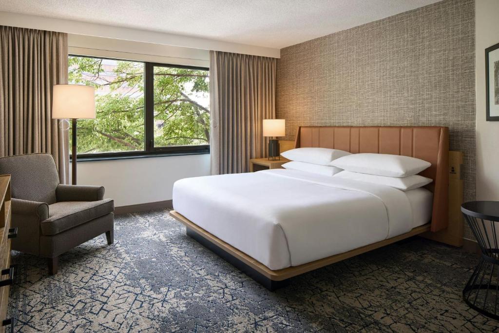 Sheraton Suites Chicago O'Hare photo 2