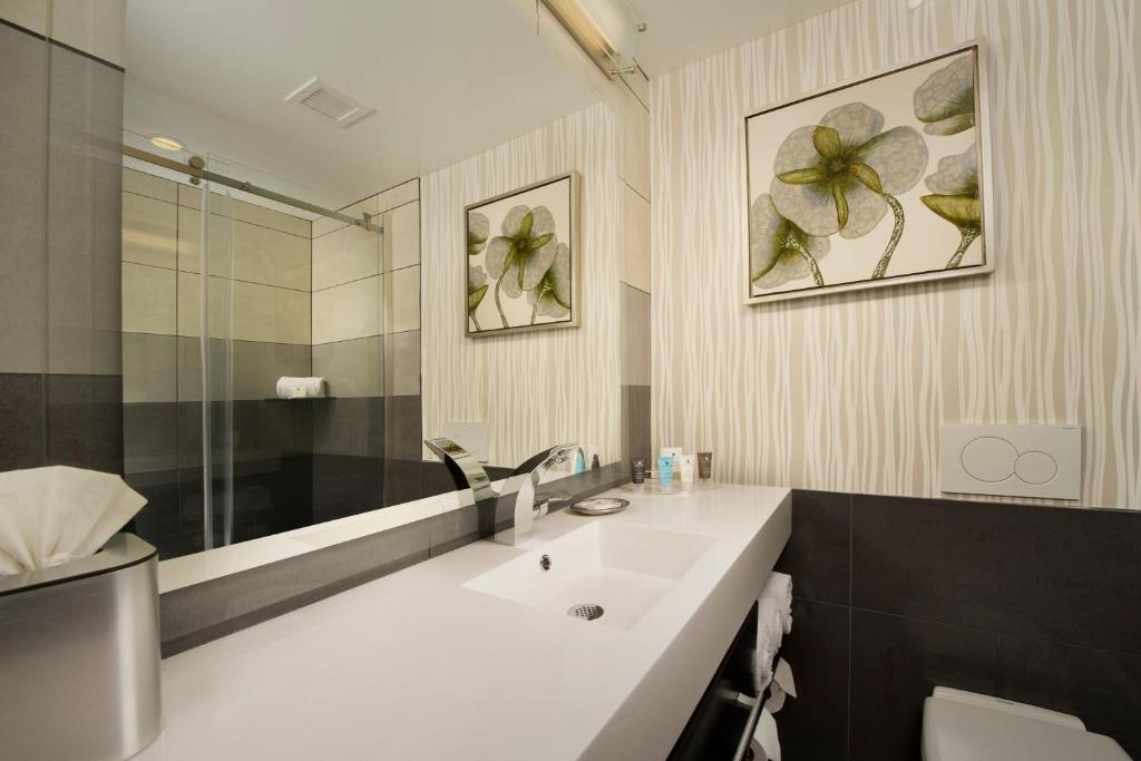 Skybridge Seattle Airport Hotel photo 3