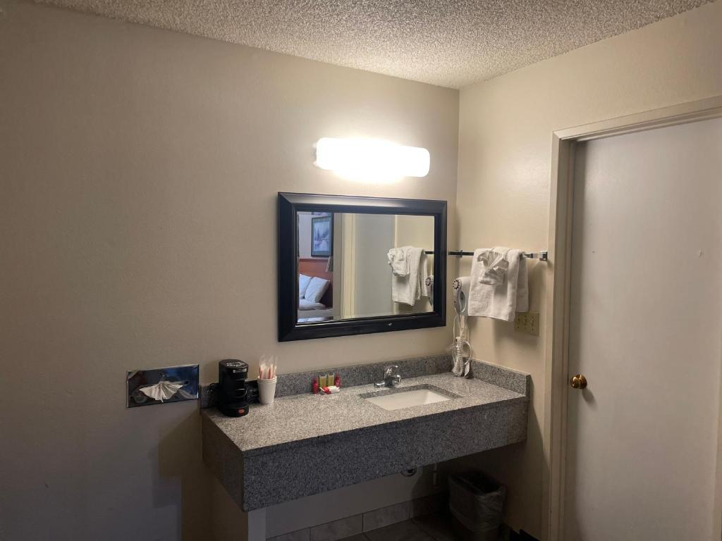 Skyway Inn - Seatac photo 3