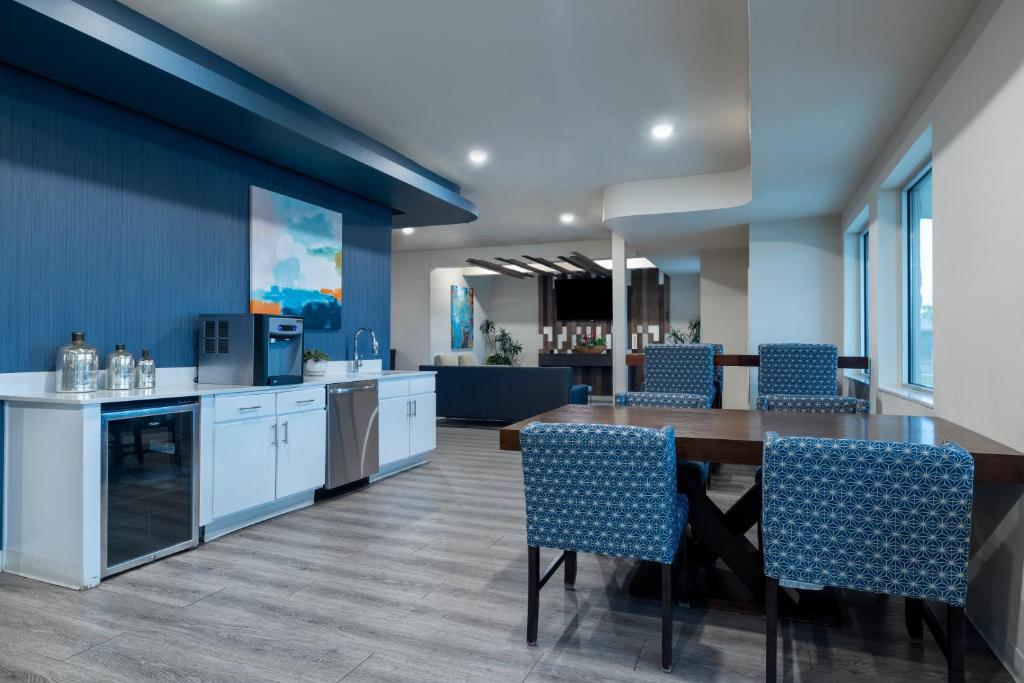 Soka Suites Dallas - Las Colinas photo 4