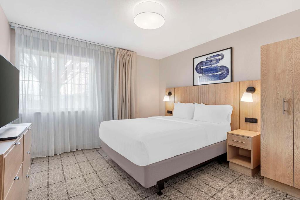 Sonesta Simply Suites Baltimore BWI Airport photo 2