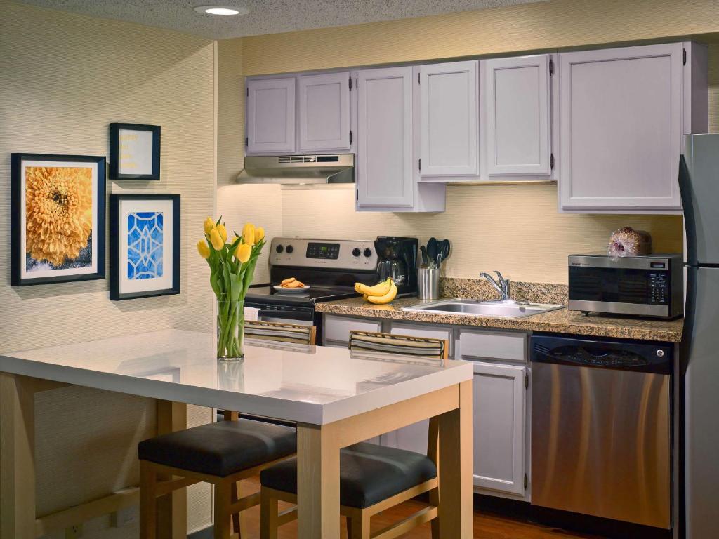 Sonesta Simply Suites Cleveland Airport photo 3