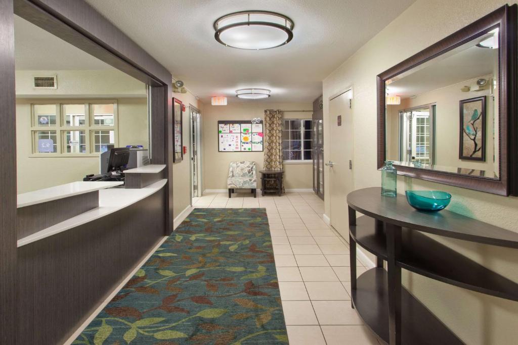 Sonesta Simply Suites Dallas Las Colinas photo 2