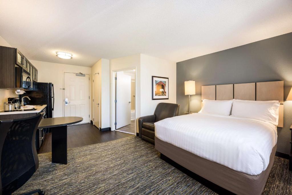Sonesta Simply Suites Dallas Las Colinas photo 4
