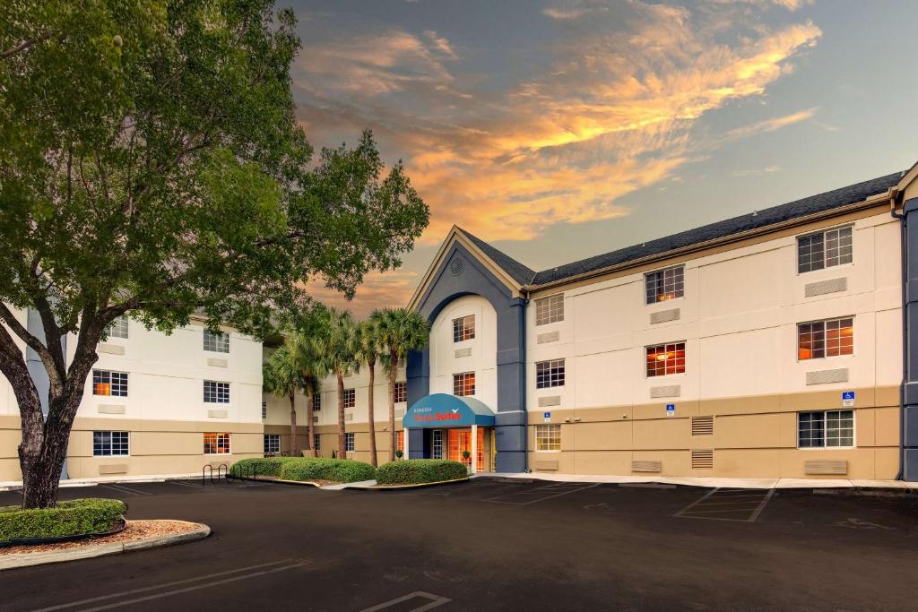 Sonesta Simply Suites Miami Airport Doral photo 2