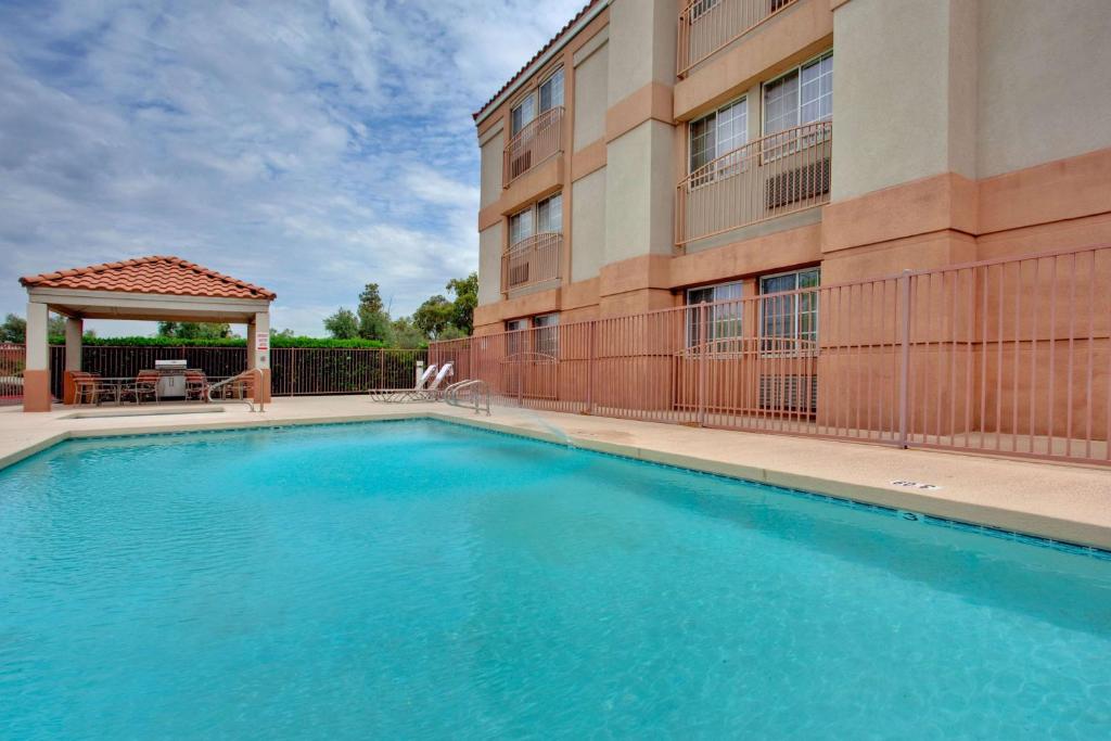 Sonesta Simply Suites Phoenix Tempe photo 3