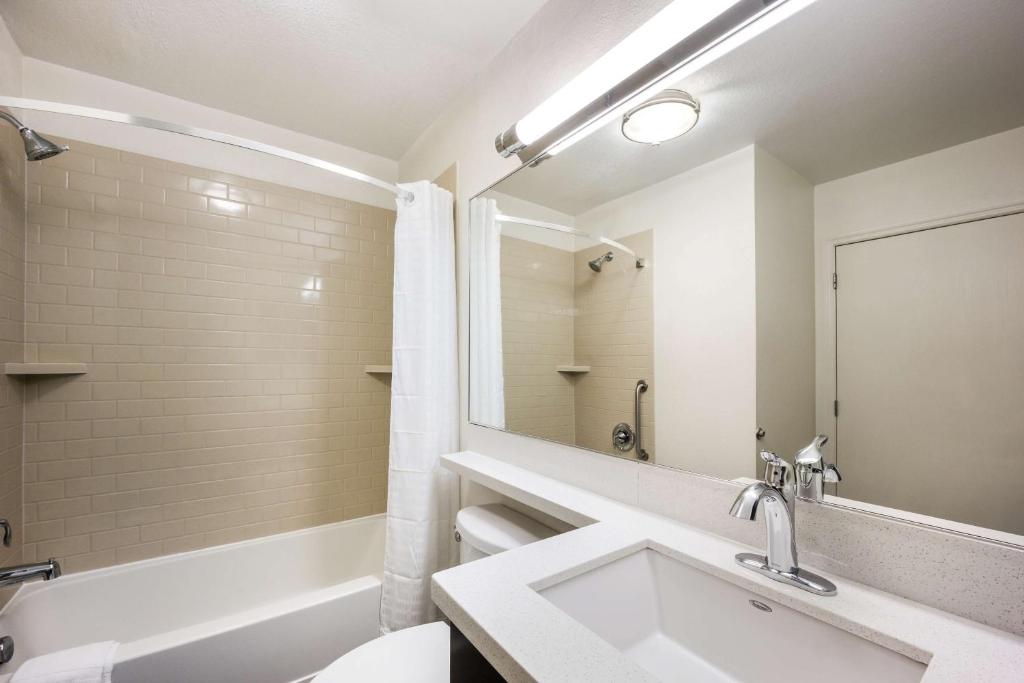 Sonesta Simply Suites Phoenix Tempe photo 4