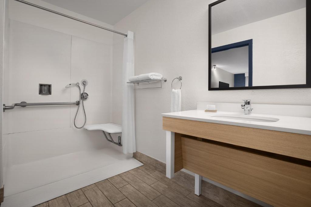 Spark by Hilton San Jose Airport photo 3