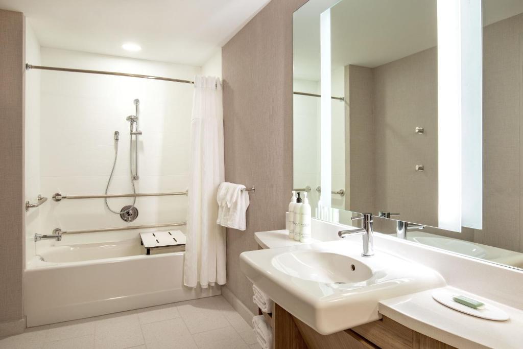 SpringHill Suites by Marriott Boston Logan Airport Revere Beach photo 3