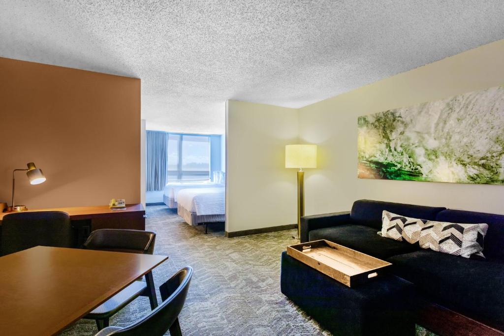 SpringHill Suites by Marriott Miami Airport South Blue Lagoon Area photo 4