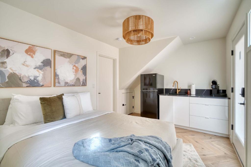 Stay Portland - Alberta Arts District Hideaway - Stylish Studio, photo 1