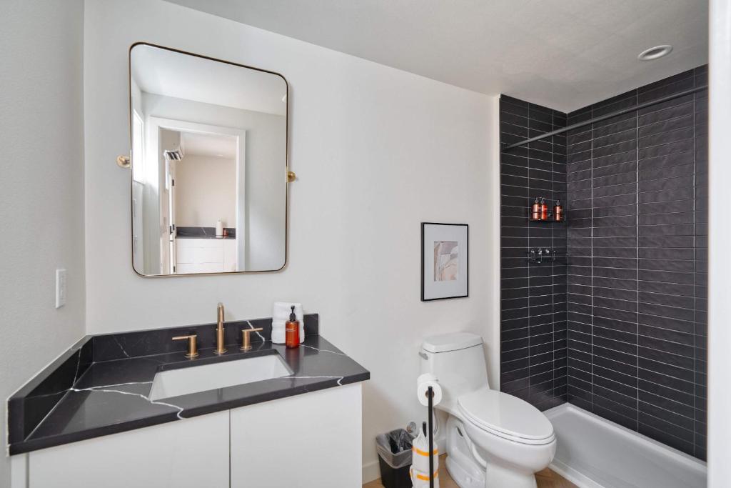 Stay Portland - Alberta Arts District Hideaway - Stylish Studio photo 3