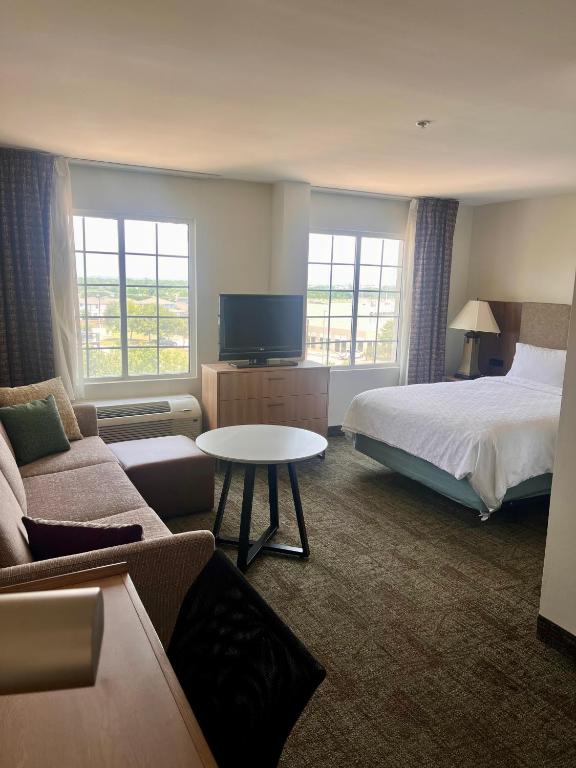 Staybridge Suites Austin Airport by IHG photo 3