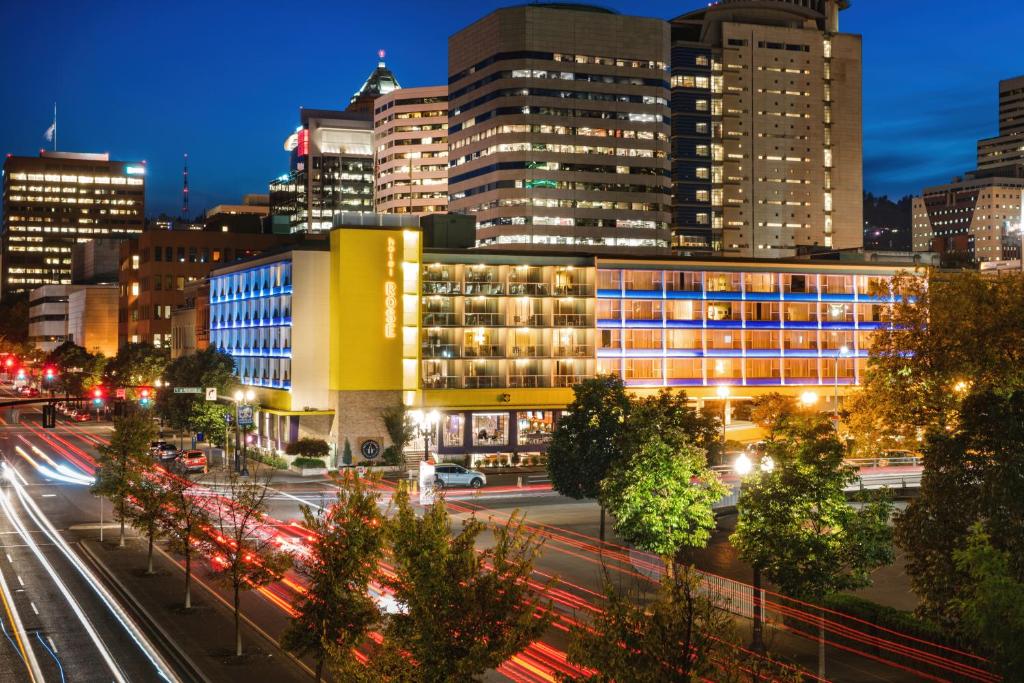 Staypineapple, Hotel Rose, Downtown Portland, photo 1