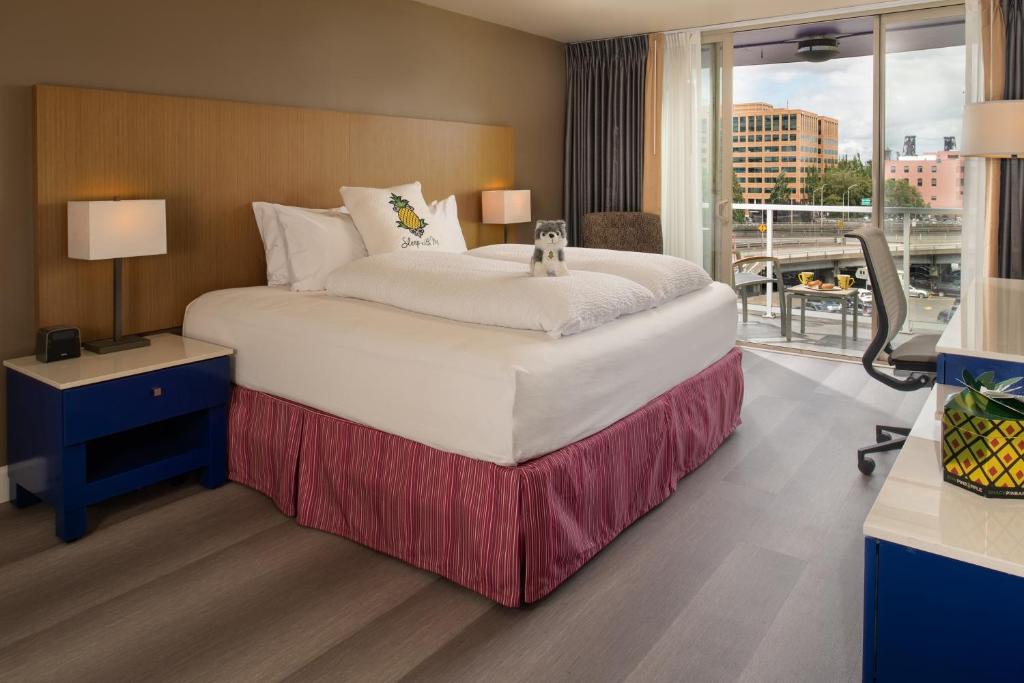 Staypineapple, Hotel Rose, Downtown Portland photo 2