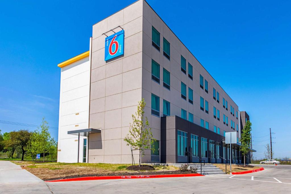 Studio 6 Austin Airport, photo 1