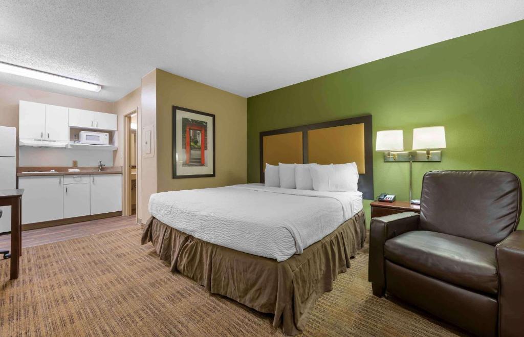 Studio 6 Suites Sacramento Northgate CA photo 2