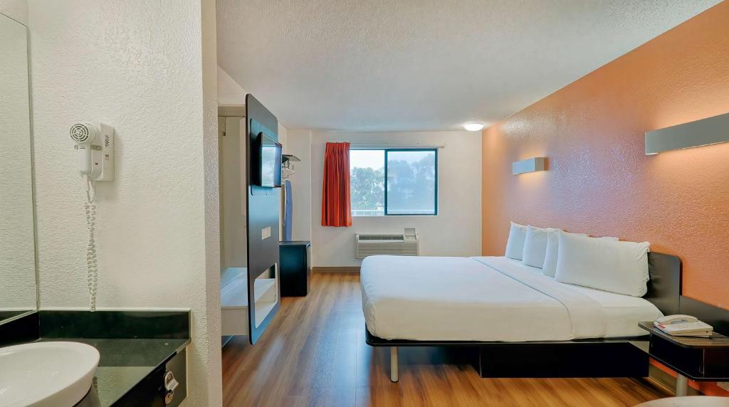 Suites Los Angeles CA Los Angeles LAX photo 2