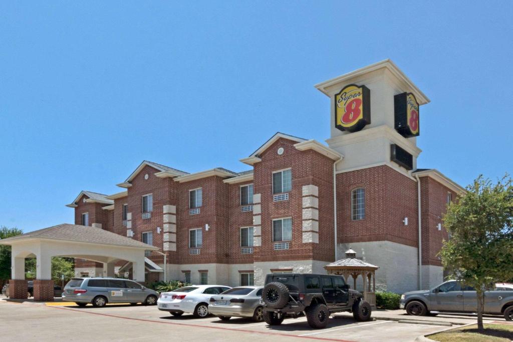 Super 8 by Wyndham Austin/Airport South, photo 1