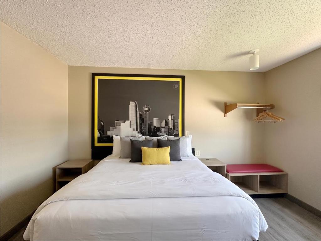Super 8 by Wyndham Irving DFW Airport/South photo 2