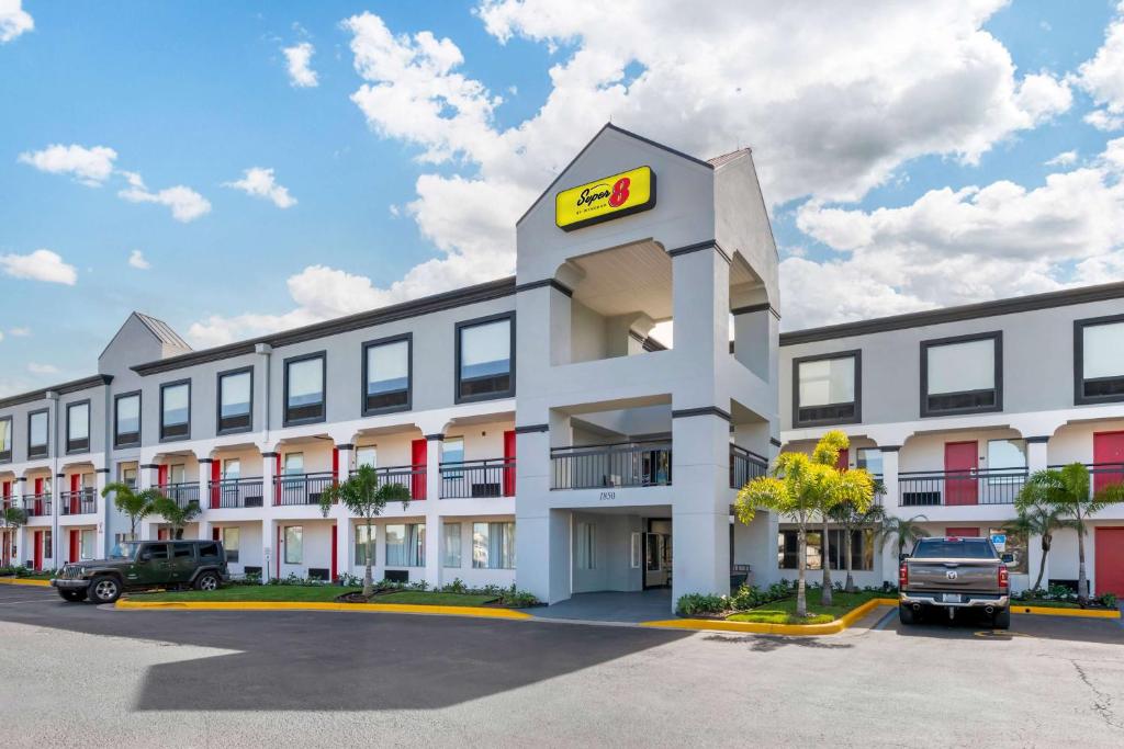 Super 8 by Wyndham Orlando Near Florida Mall photo 2