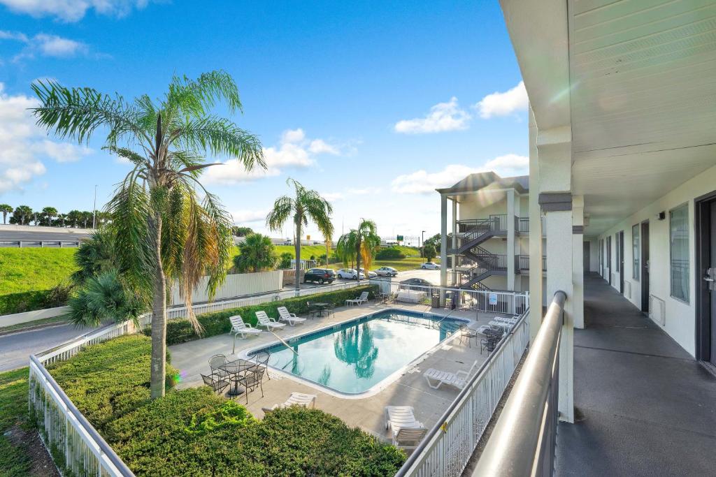 Super 8 by Wyndham Orlando Near Florida Mall photo 3