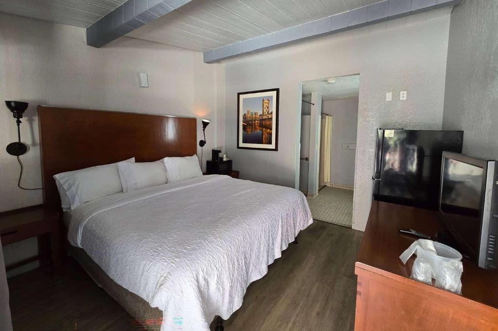 Super 8 by Wyndham San Jose Airport photo 2
