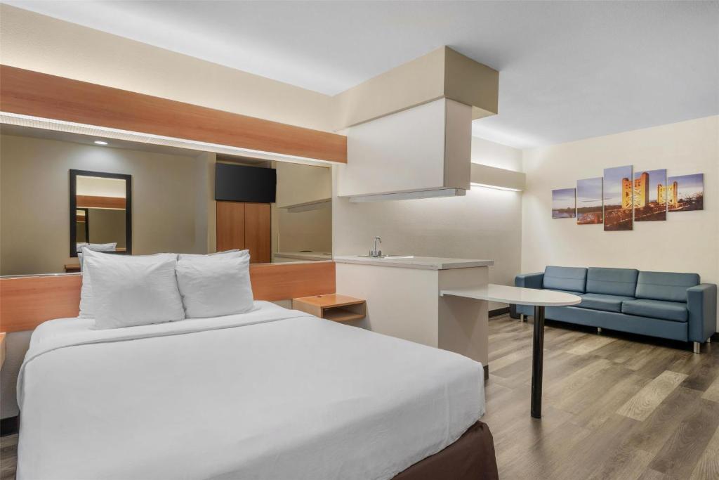SureStay by Best Western Sacramento South Natomas photo 2