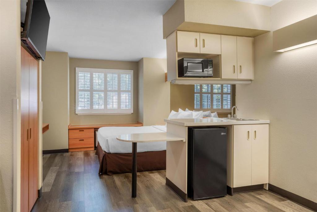 SureStay by Best Western Sacramento South Natomas photo 4