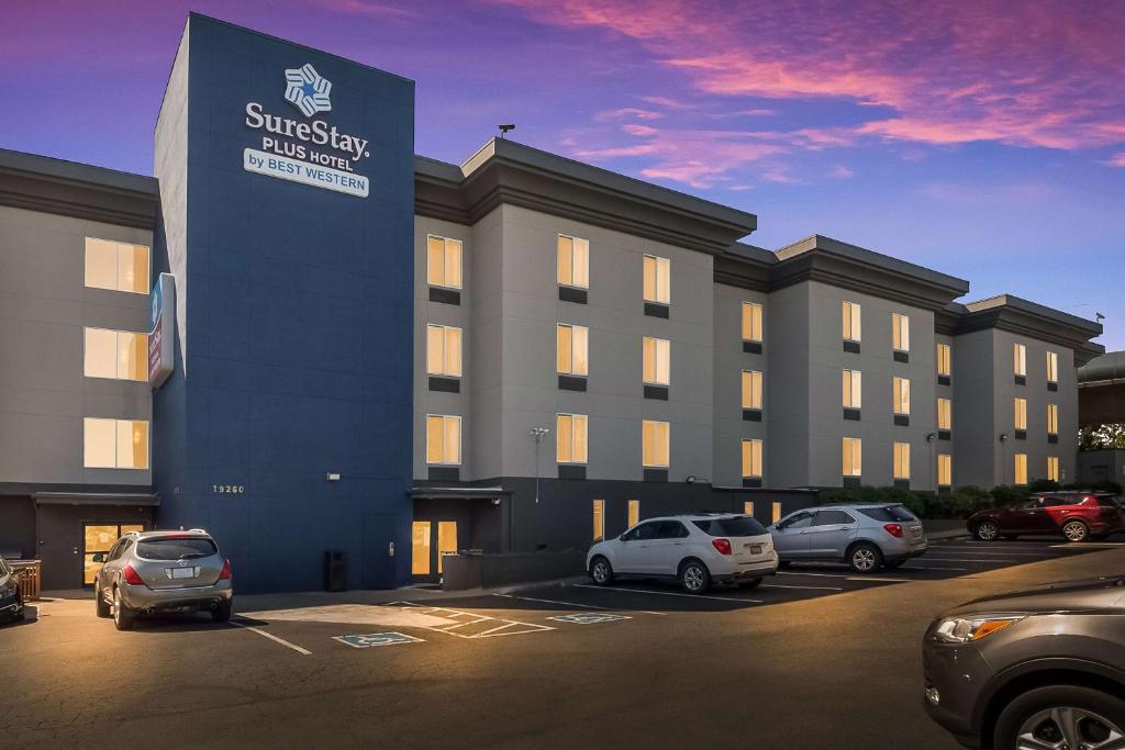 SureStay Plus Hotel by Best Western SeaTac Airport, photo 1