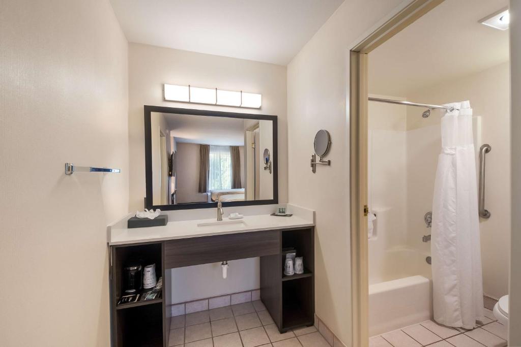 SureStay Plus Hotel by Best Western SeaTac Airport photo 3