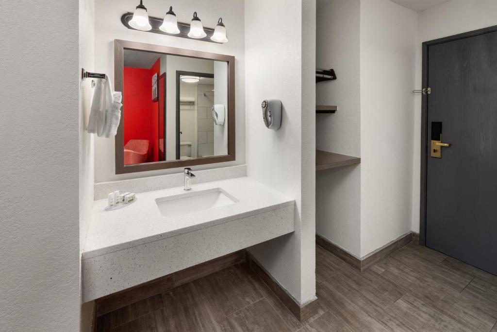 SYLO Hotel Denver Airport, a Ramada by Wyndham photo 3