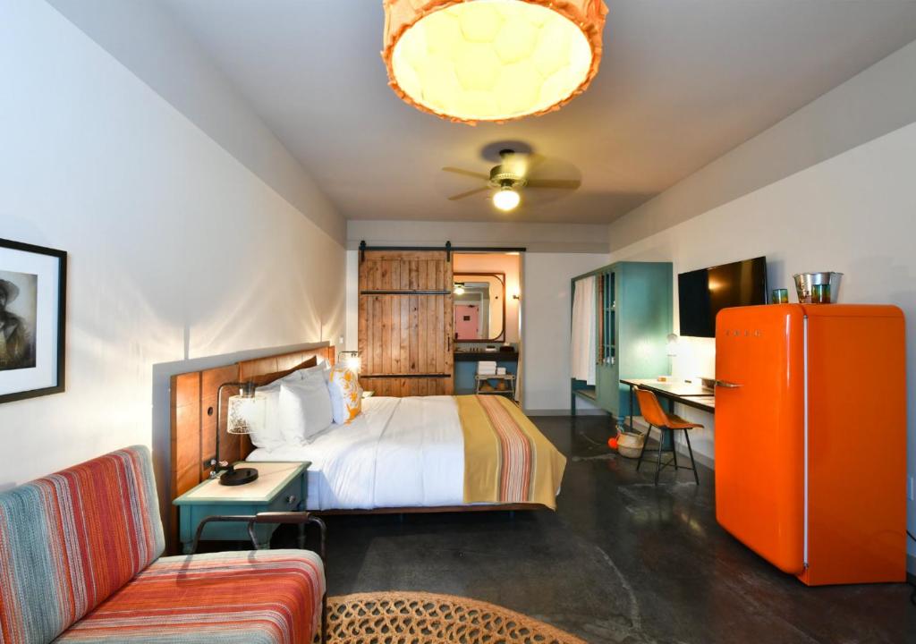 Texican Court, by Valencia Hotel Collection photo 2