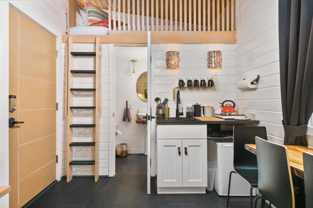 Tiny Digs - Hotel of Tiny Houses photo 2