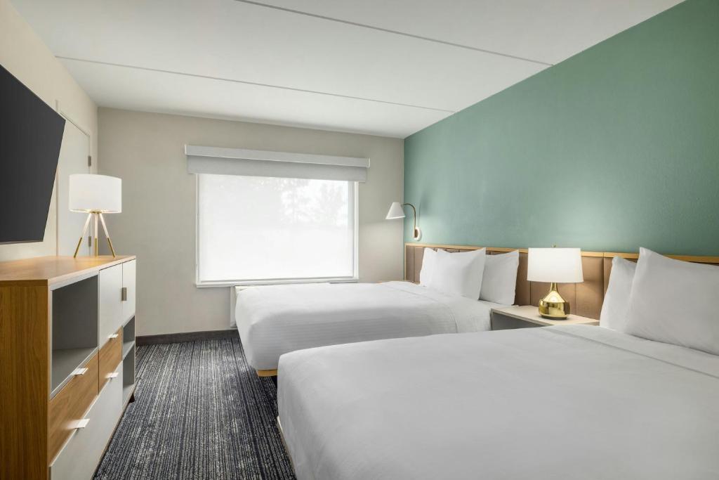 TownePlace Suites by Marriott Charlotte LoSo Airport photo 2