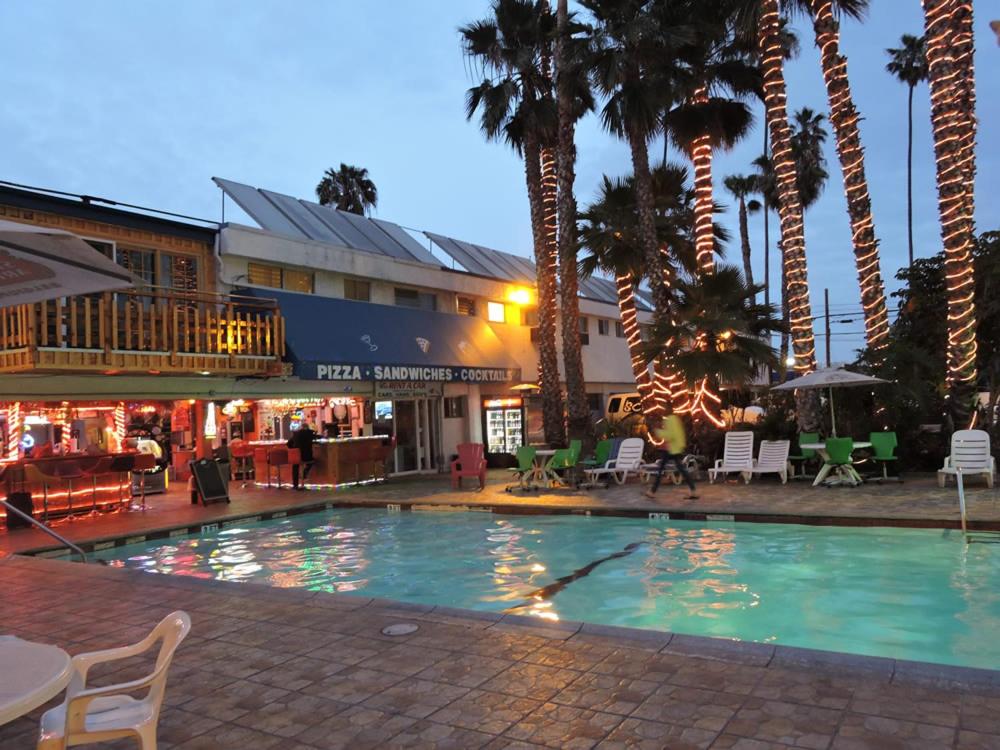 Tradewinds Airport Hotel photo 4