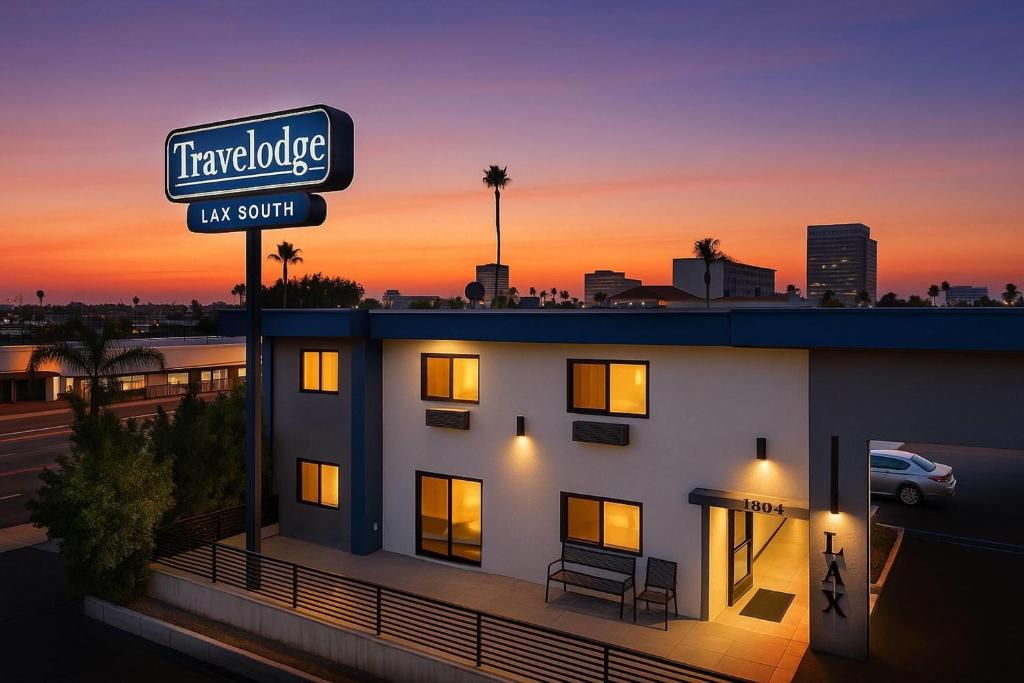 Travelodge by Wyndham LAX, photo 1