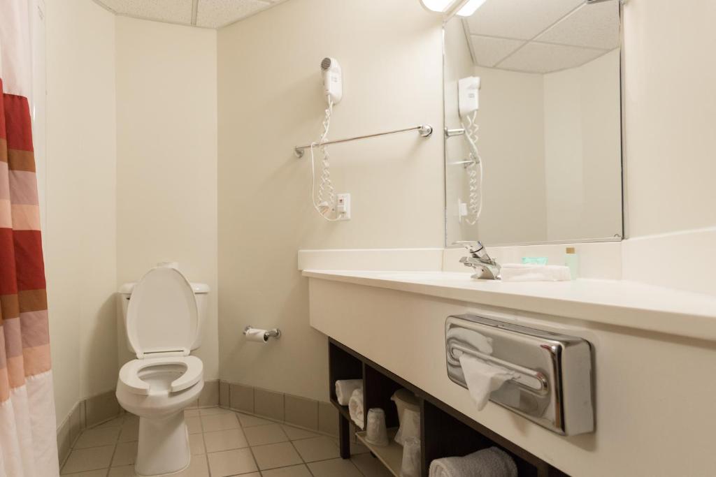 Travelodge by Wyndham Romulus Detroit Airport photo 3