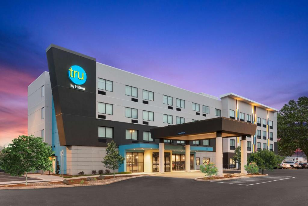 Tru By Hilton Portland Airport, Or, photo 1