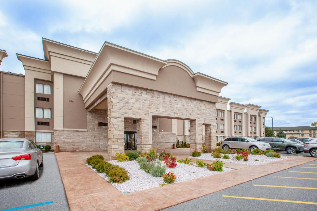 Wingate by Wyndham Detroit Metro Airport photo 4