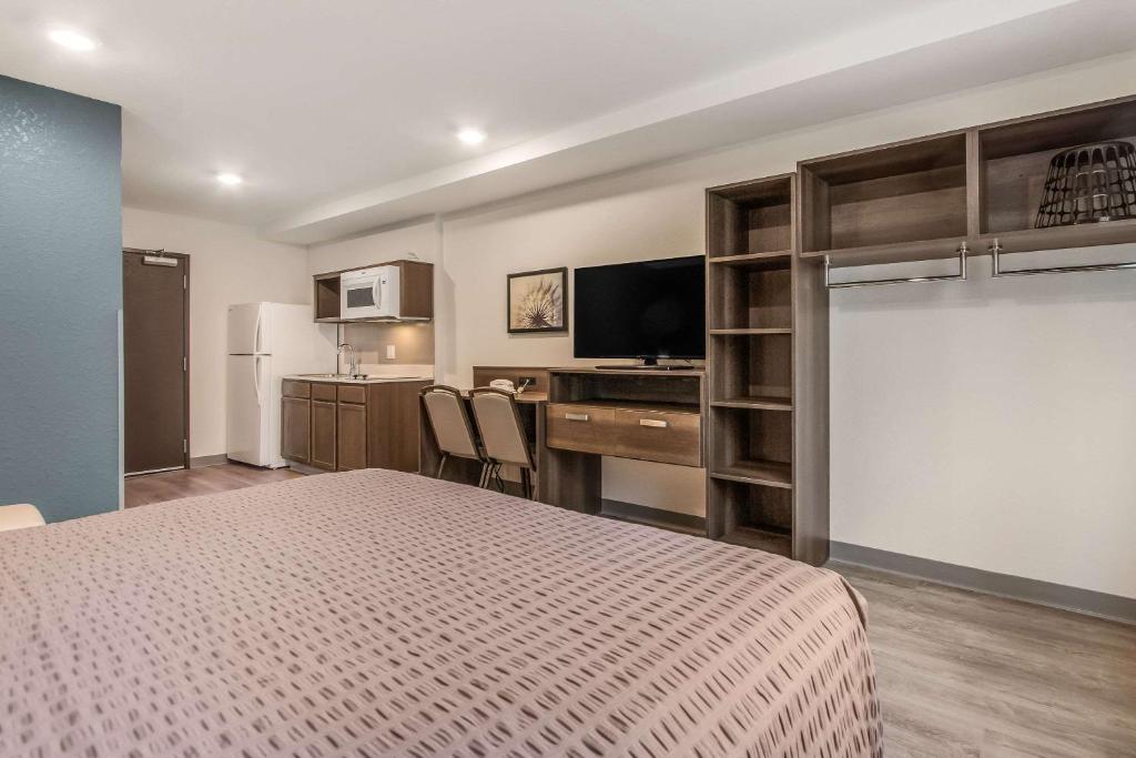 WoodSpring Suites Doral Miami Airport photo 4