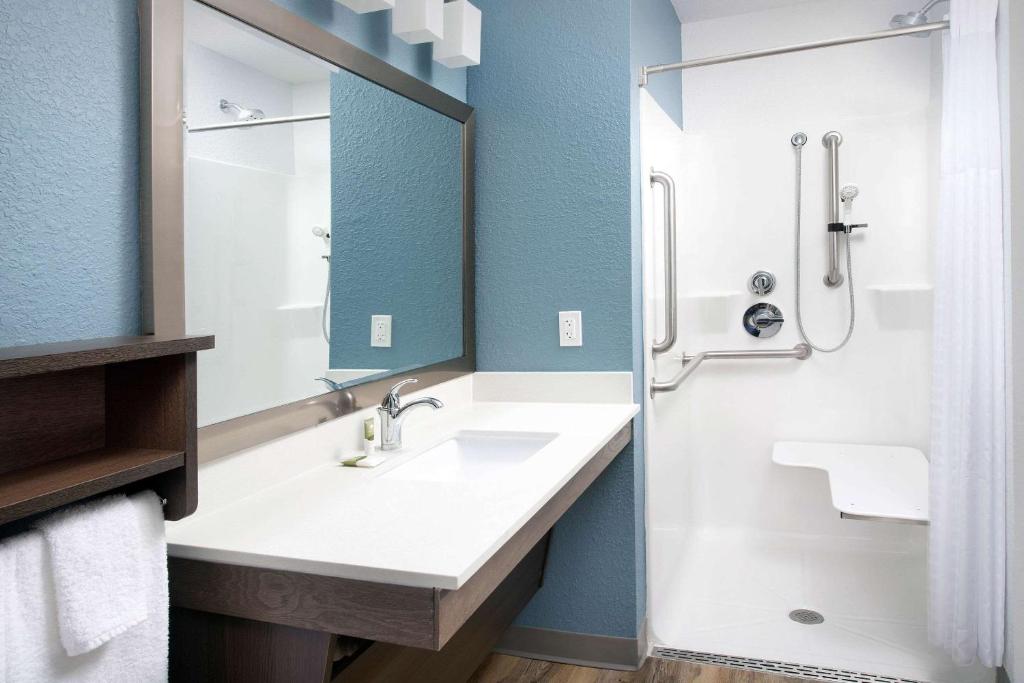 Woodspring Suites Houston IAH Airport photo 3